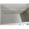 Image 2 : Rubbermaid Large White Cooler