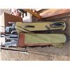 Image 5 : left and right assorted clubs and golf bags