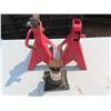Image 1 : jack stands and bottle jack