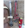 Image 4 : hydraulic safety switch , ratchet , pipe wrench , knee pads , dial indicator