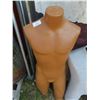 Image 2 : 2 mannequin torsos