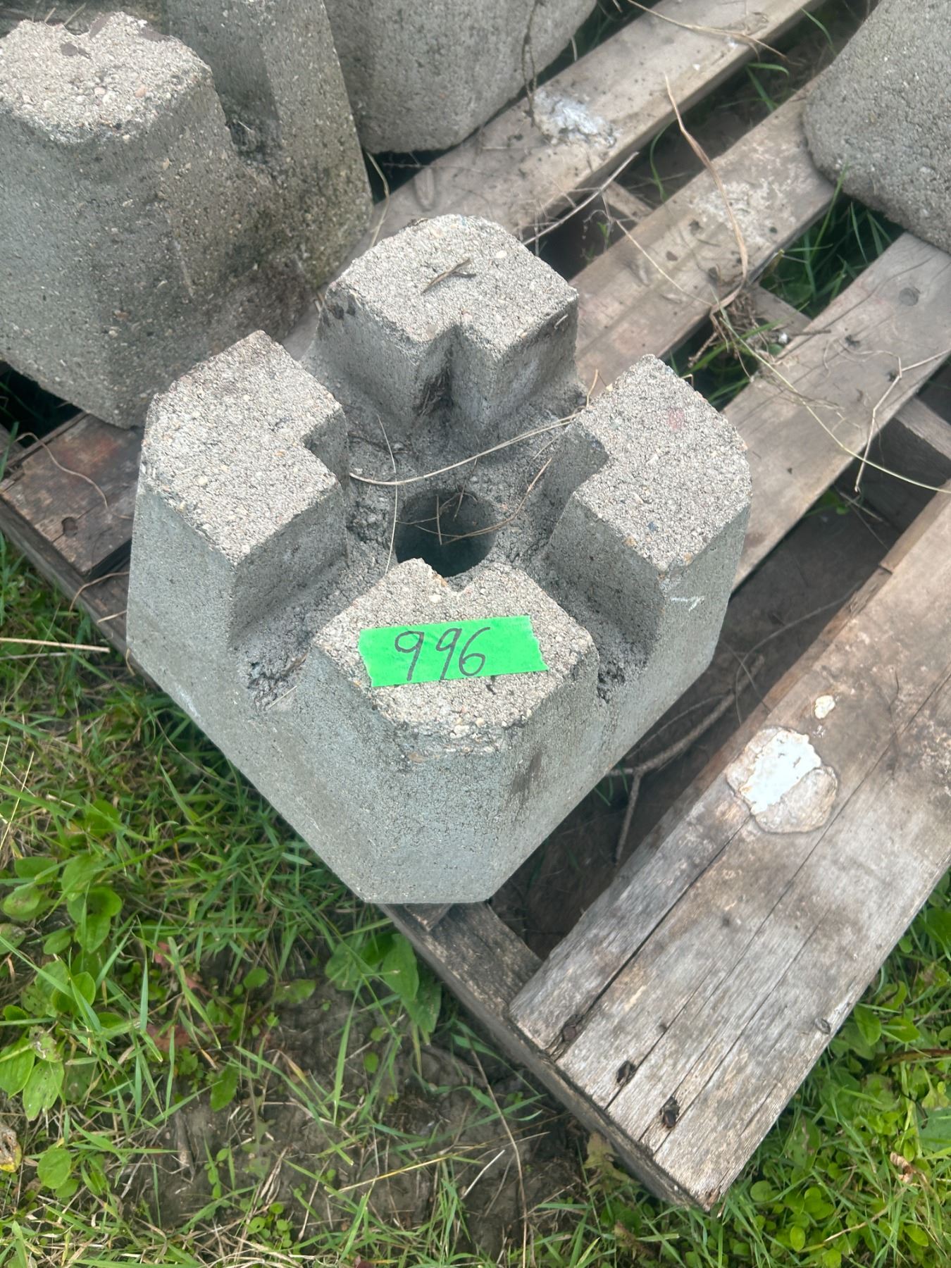 8 Concrete 4x4 deck blocks Schmalz Auctions