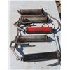 Image 3 : 5 grease guns and rubber feed pail