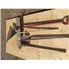 Image 2 : shovels, rake, pitch fork