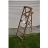 Image 1 : Wooden Step Ladder 5 foot