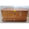 Image 1 : Beautiful Vintage Jewlery Box 15x10x7