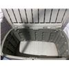 Image 3 : Rubbermaid Deck Box & Garden Decor 41x24x23