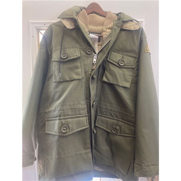 Fishing & Wildlife Winter Parka w/ Removable Insert  Brand New Size Medium