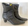 Image 2 : Pair of Ladies Leather Boots Size 7.5