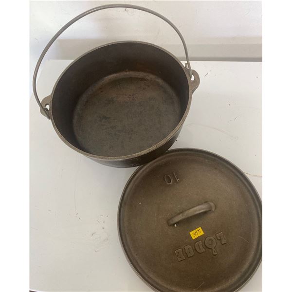 Antique Cast Iron/Press Dutch Oven LODGE !0
