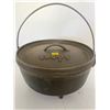 Image 2 : Antique Cast Iron/Press Dutch Oven LODGE !0