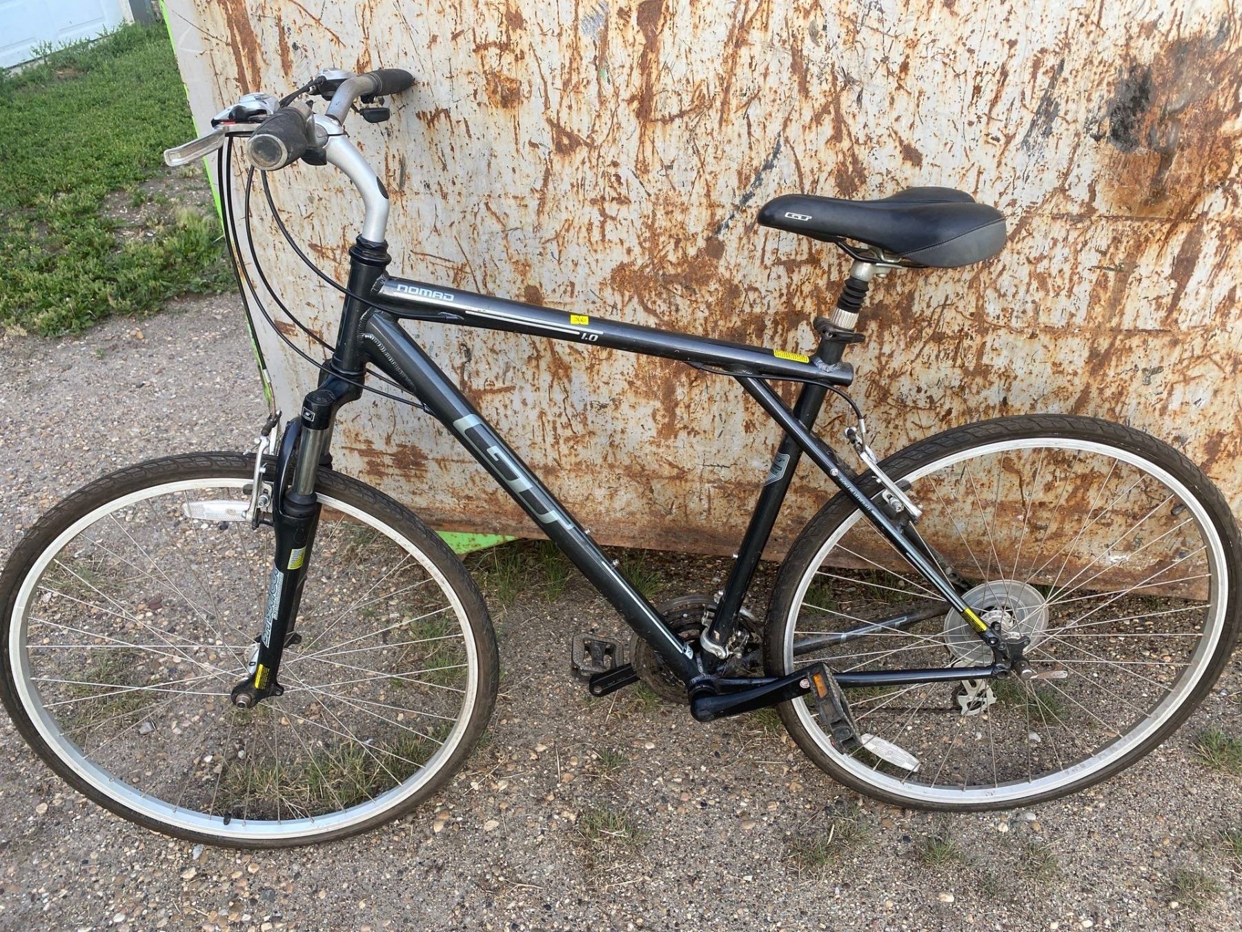 GT NOMAD 1.0 Hardtail Commuter Hybrid Size Large