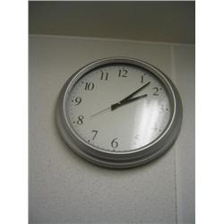 Style 300 18" wall clock