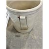 Image 2 : Medicine Hat Potteries No. 10 Crock