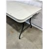Image 2 : 6' Folding Table