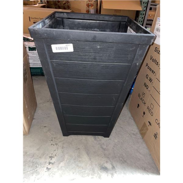 Black Plastic Planter Box