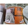 Image 2 : Frye Plush Blanket - Queen Size