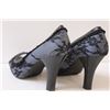 Image 4 : (2) Women's Shoes: Fergalicous High Heels & Naturalizer Shoes - Size 9
