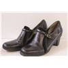 Image 5 : (2) Women's Shoes: Fergalicous High Heels & Naturalizer Shoes - Size 9
