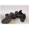 Image 6 : (2) Women's Shoes: Fergalicous High Heels & Naturalizer Shoes - Size 9