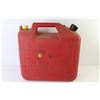 Image 4 : 5.5 Gallon Plastic Gas Can