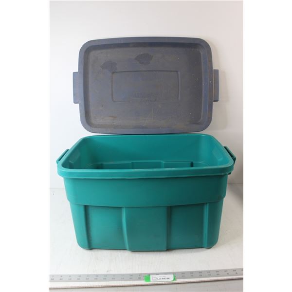 Rubbermaid Roughneck Tote