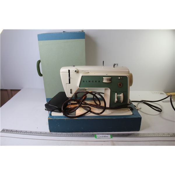 Singer Sewing Machine w/Foot Peddle in Case (runs & light works)