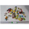 Image 1 : (15) Simpsons Figurines, Key Chain, (4) Pins, Assorted Simpsons Collectables