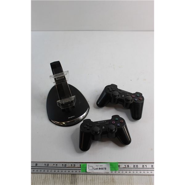 Energizer DualShock Controller Station and (2) Sony DualShocks 3