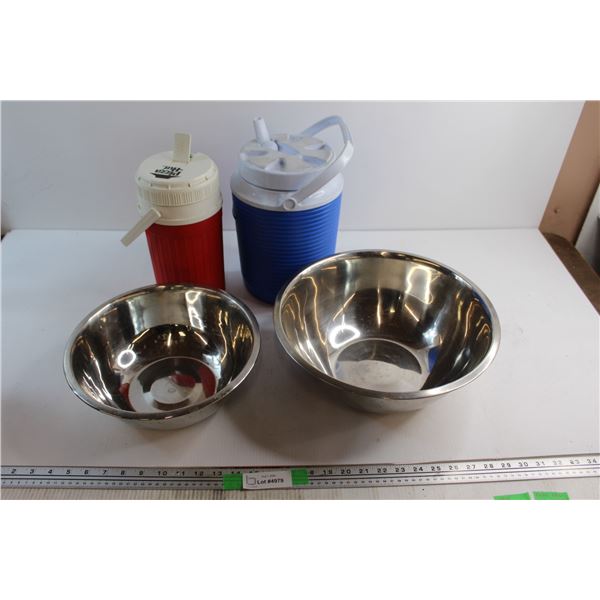 Rubbermaid & Pizza Hut Bottle Coolers and (2) Mainstays Aluminum Bowls