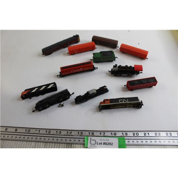 (10) N Scale Box Cars and Trains - As Is
