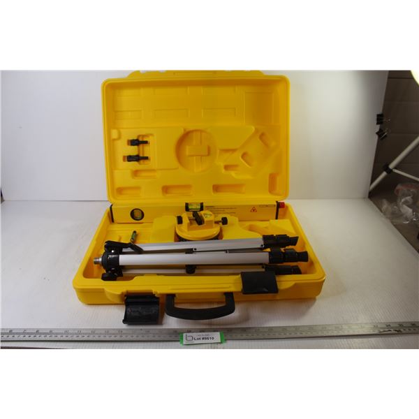 Transit Level in Case w/18" Level (looks unused)