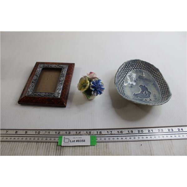 Picture Frame, (2) Decorations