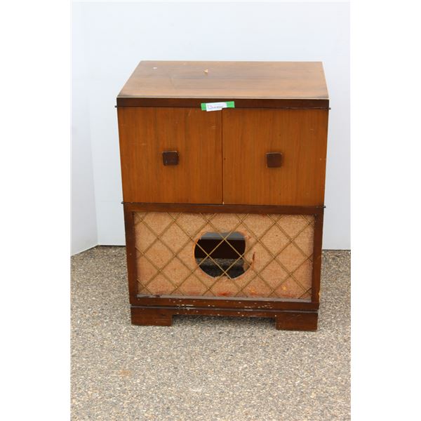 ** Vintage Empty Radio Cabinet (Damaged Speaker Fabric) - 27" x 20" x 34"