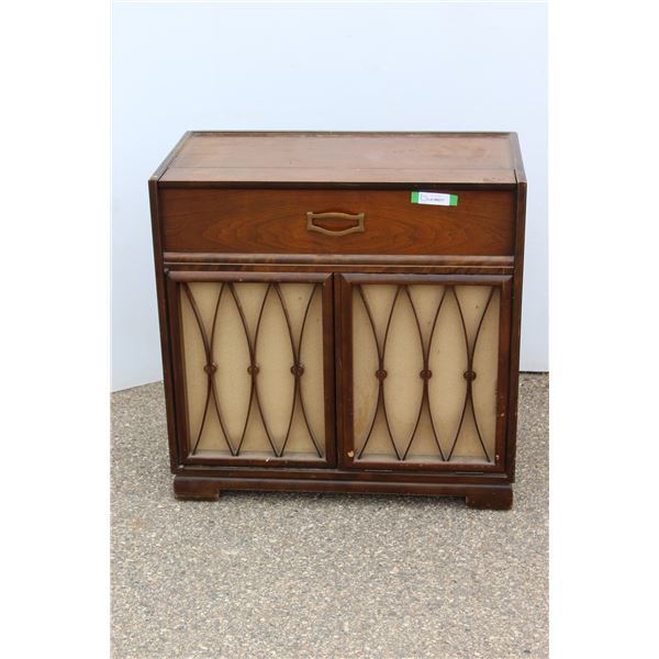 ** Vintage Electrohome Record Player (Some Wear/Damage, as is) - 32" x 17" x 32"