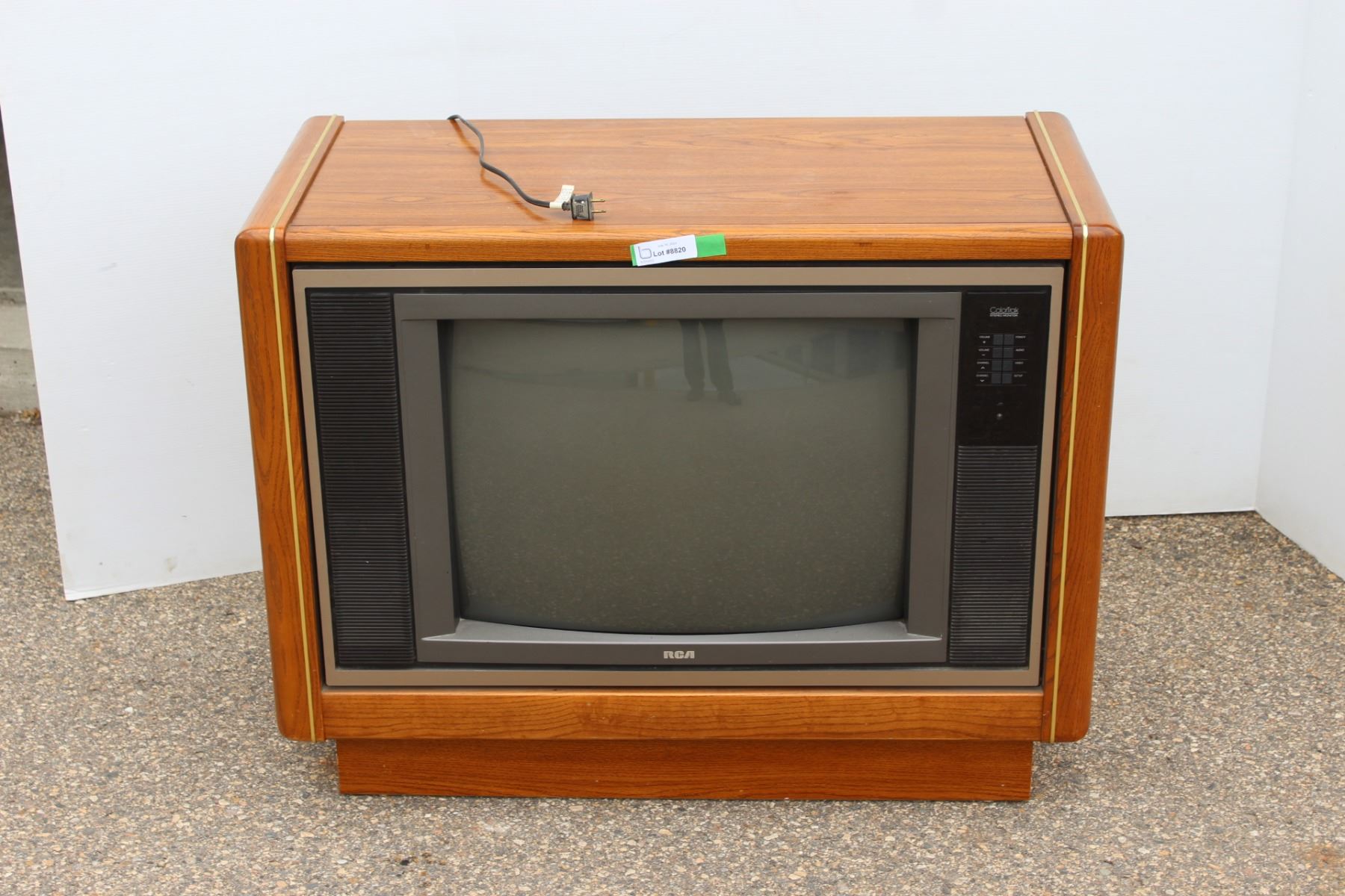 ** Vintage RCA Tv in Swivel Stand (untested) - 38