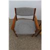Image 3 : ** (2) Vintage Upholstered Chairs