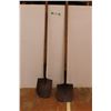 Image 1 : *(2) Shovels
