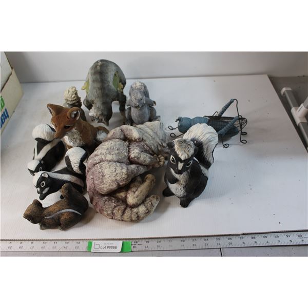 (10) Garden Ornaments - One is Damaged