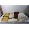 Image 1 : (2) Tablecloths, Canopy, (6) Pillow Cases