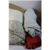 Image 4 : Assorted Pillow Cases, Blanket and Bed Sheet