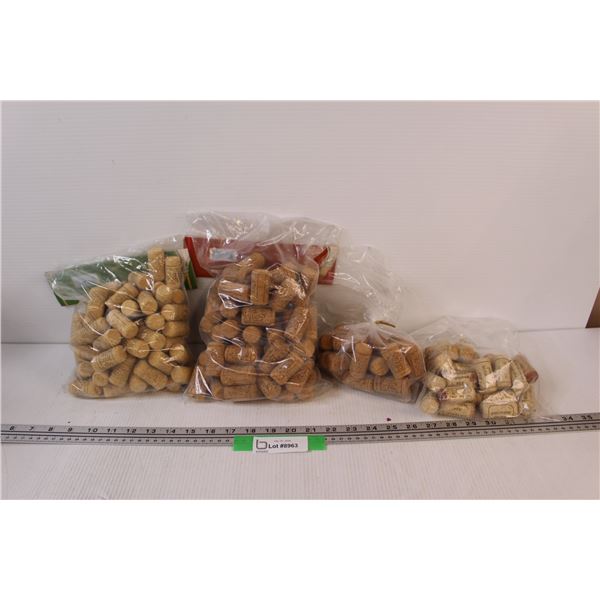 Lot of Wine Corks (Unnsed)