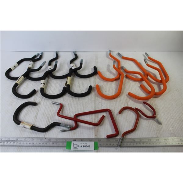 (18) Screw in Wall Hooks