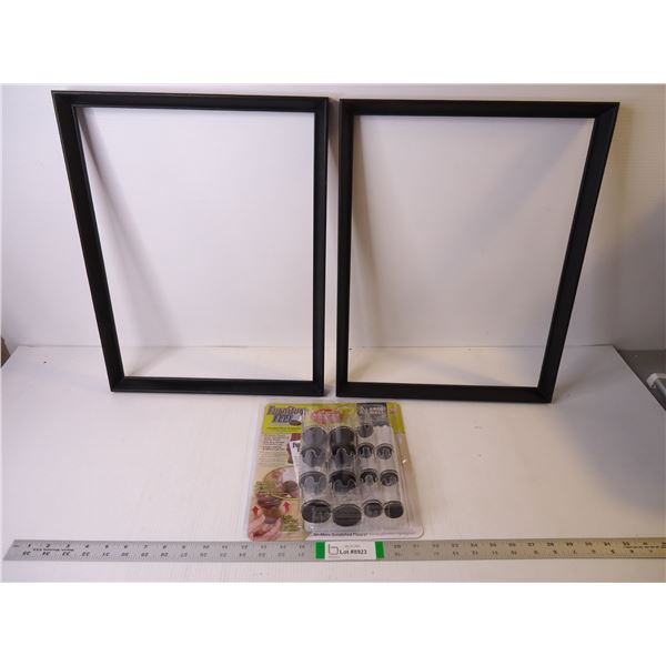 (2) Picture Frames 15x19.5" and (15) Furniture Feet