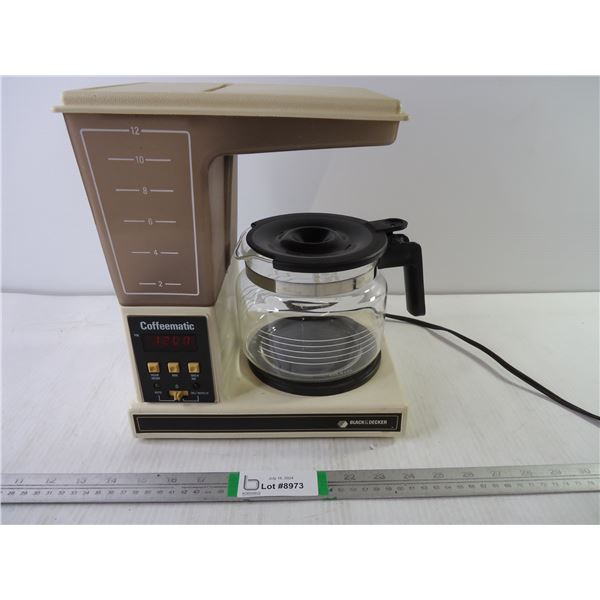 Black and Decker 10 Cup Coffee Maker-powers on untested