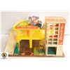 Image 1 : 1970S FISHER PRICE PARKING GARAGE WITH CARS ETC