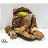Image 1 : VINTAGE INDIGENOUS BEADED FUR  MOCCASINS