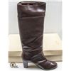 Image 1 : 1970S TALL BROWN LADIES BOOTS SZ 8