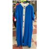 Image 1 : 1960S LADIES SIZE SMALL BLUE AND WHITE FUZZY