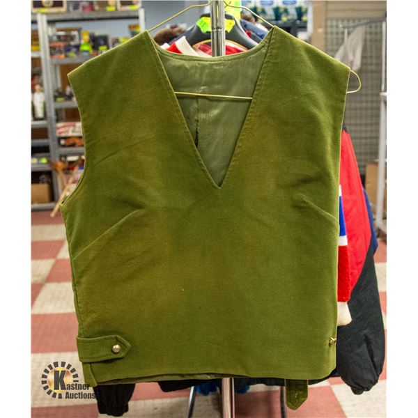1970S LADIES VELVET GREEN VEST